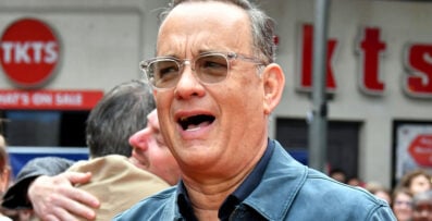 Tom Hanks nekades  köpa öl på rockfestival