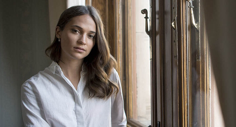 Alicia Vikander om Hollywoodlivets mörka baksidor