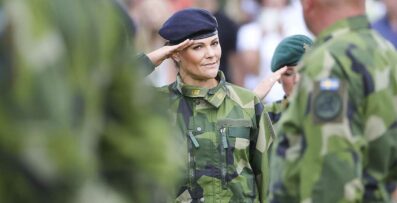 Kronprinsessan Victoria på militärt uppdrag i krigstider