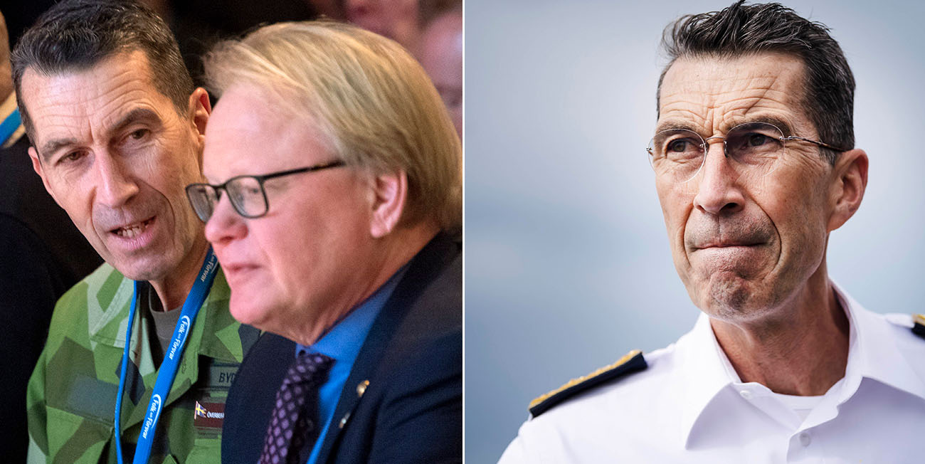 Till vänster ser vi ÖB Micael Bydén i fältuniform och försvarsminister Peter Hultqvist i blå kostym. Till höger ser vi en bekymrad ÖB i vit officersskjorta.