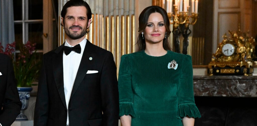 Till vänster ser vi prins Carl Philip och till höger ser vi prinsessan Sofia.